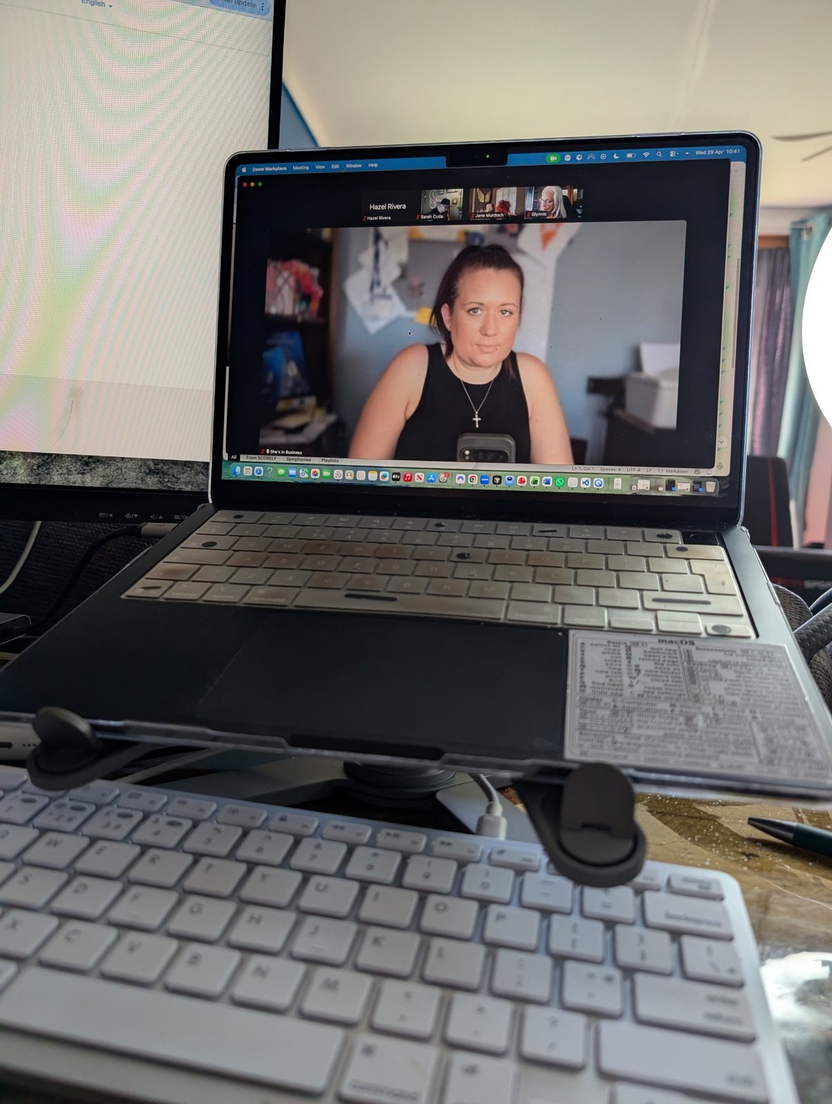 Dr Stephanie Wilson leading a live Expert to CEO implementation lab on Zoom